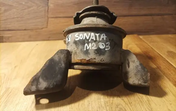 Hyundai Sonata Engine mount bracket