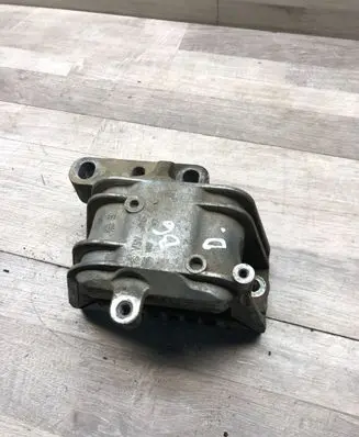 Volkswagen PASSAT B6 Engine mount bracket 1K0199262