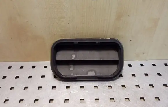 Volkswagen Touareg I Quarter panel pressure vent 7L0819181