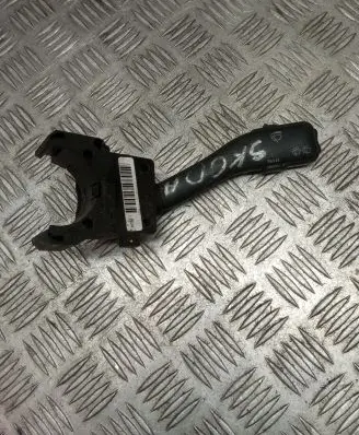 Skoda Superb B5 (3U) Wiper control stalk 4B095350