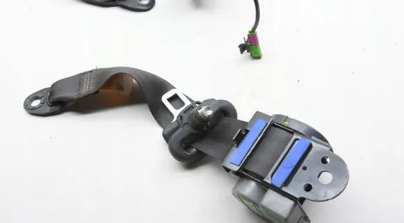 Chevrolet Aveo Seat belt trim 