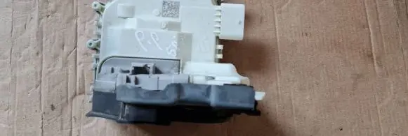 Audi A6 C7 Front door lock 8J1837016F 3971620C