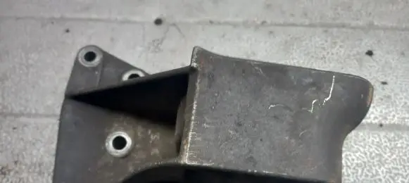 Volvo S80 Engine mounting bracket