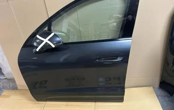 Porsche Macan (95B) Front door SST3912