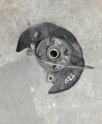 Toyota Corolla Verso E121 Front wheel hub