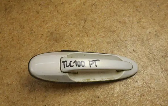 Toyota Land Cruiser (J100) Rear door exterior handle 
