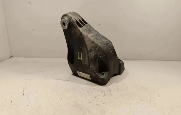 Mercedes-Benz E W213 Engine mounting bracket A6542230100