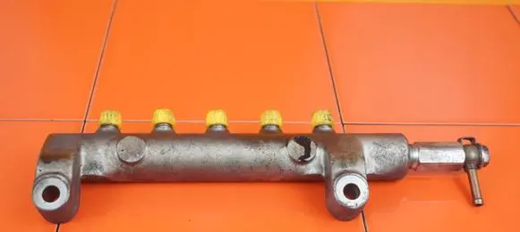 Nissan Navara D40 Fuel line pipe YD25