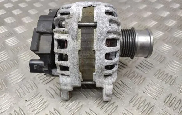 Volkswagen Polo V 6R Generator/alternator 04E903015A
