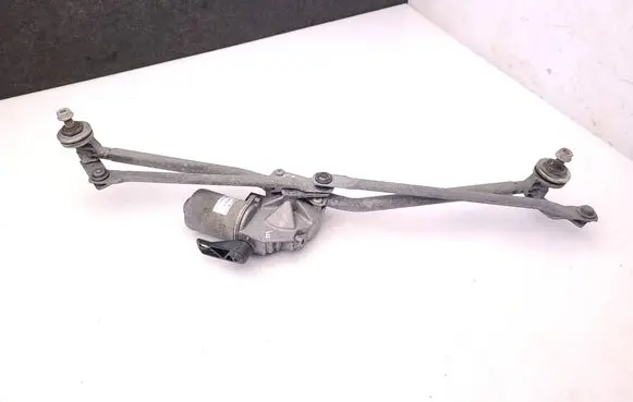 Front wiper linkage and motor