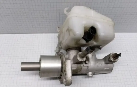 Opel Zafira A Brake fluid reservoir 