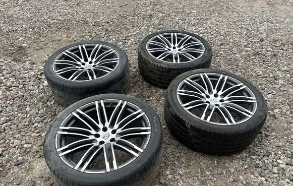 Porsche Macan (95B) R21 alloy rim