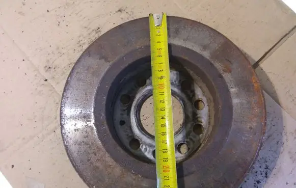 Volkswagen Golf V Rear brake disc