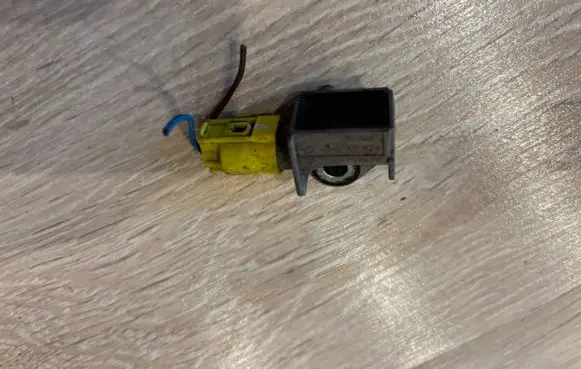 Mercedes-Benz C W204 Airbag deployment crash/impact sensor A2048201985 04896011AB 2048201985