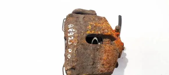 Front brake caliper