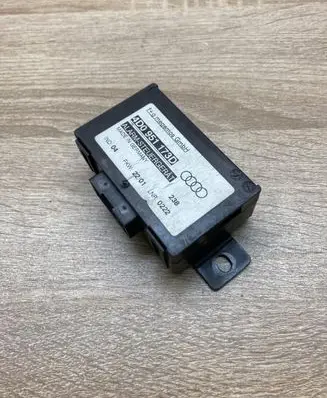 Audi A8 S8 D2 4D Alarm control unit/module 4D0951173D