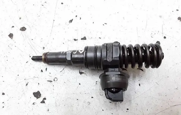 Skoda Octavia Mk2 (1Z) Fuel injector 038130073AG