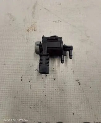 Volkswagen PASSAT B6 Turbo solenoid valve 1K0906283A