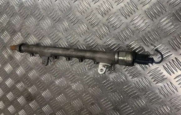 Volkswagen Golf VI Fuel main line pipe 03L089H 0132686 4D0971962A