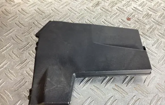 Lexus LS 460 - 600H Fuse box cover 8266250220