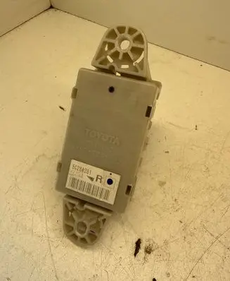 Lexus GS 300 350 430 450H Fuse module 5C280281 9252