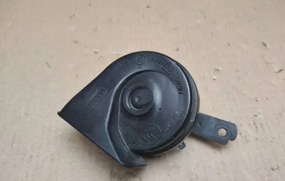 Chrysler Town & Country V Horn signal A046495