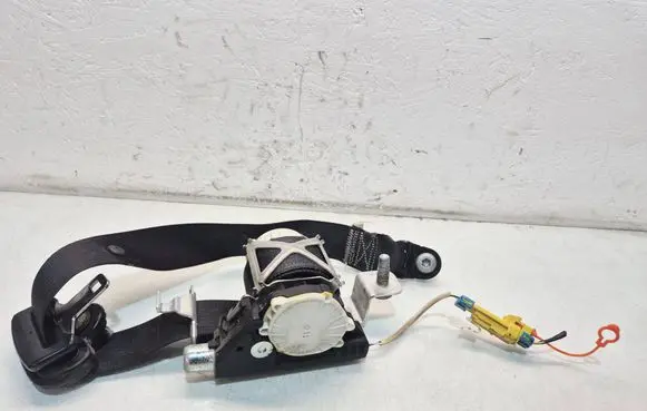 Dodge Nitro Front seatbelt 34010646