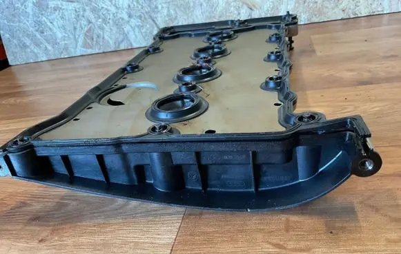 Audi A4 S4 B6 8E 8H Rocker cam cover 06B103475