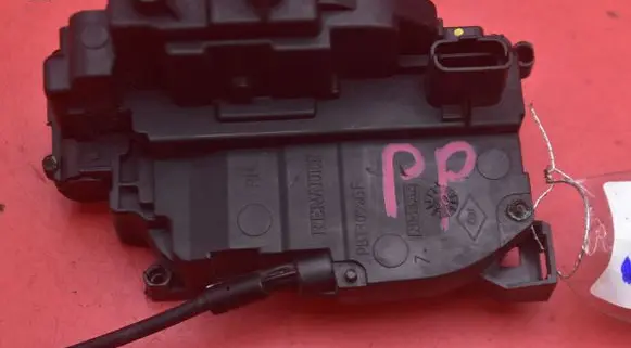 Renault Megane III Front door lock 805020003R