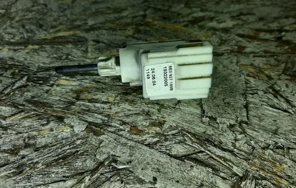 Volkswagen Transporter - Caravelle T5 Brake pedal sensor switch 8E0927189B