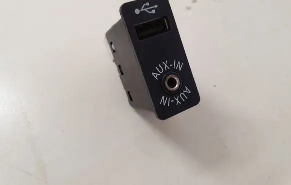 BMW 5 F10 F11 AUX in-socket connector 9237653