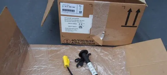 BMW 1 F40 Bonnet Pedestrian Airbag Actuator 7450943