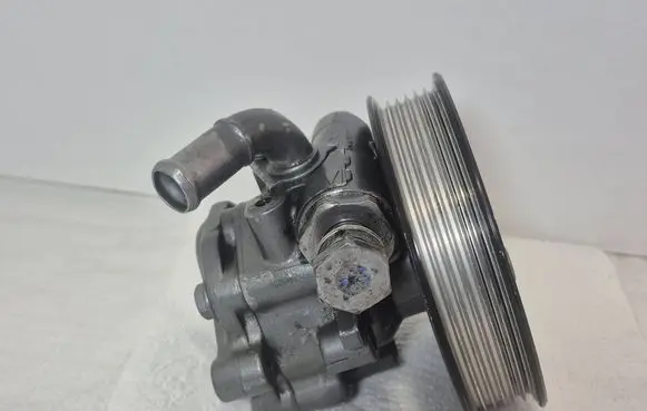 Audi Q7 4L Power steering pump 7L8422154