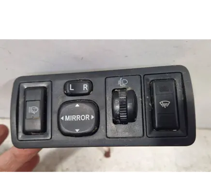 Toyota Avensis T250 Wing mirror switch 777665
