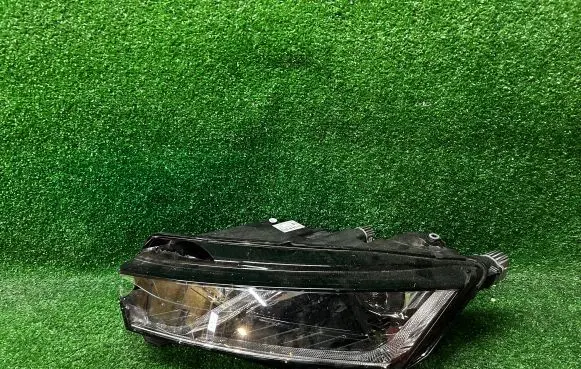 Skoda Octavia Mk4 Headlight/headlamp 5E4941015B