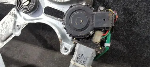 Lexus GS 300 400 430 Front door window regulator motor 8571030340 062040-0242