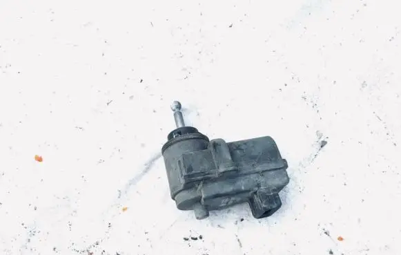 Volkswagen Golf III Headlight level adjustment motor 1h0941295f