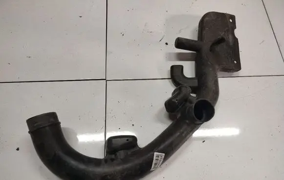 Air intake hose/pipe