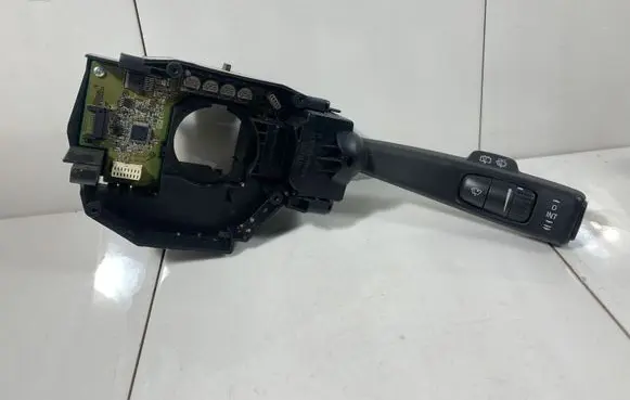 Volvo V70 Wiper control stalk P30773148