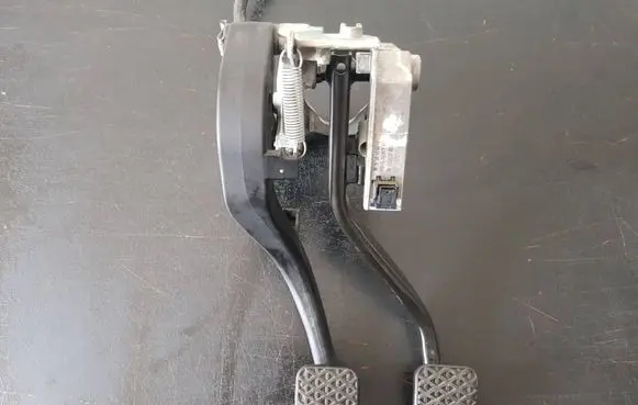 BMW 3 E90 E91 Brake pedal 7468479