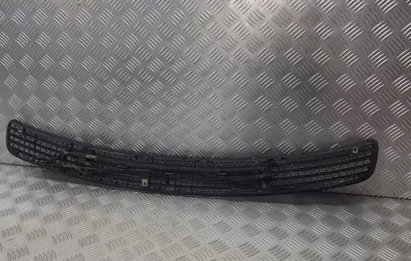 Mercedes-Benz 200 300 W123 Wiper trim