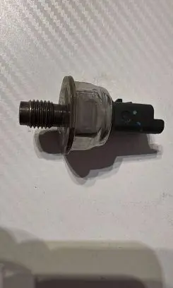 Ford Mondeo MK V Fuel pressure sensor 011023001334
