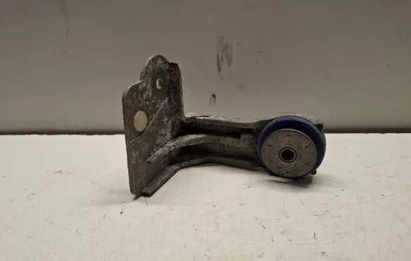Citroen DS7 Crossback Intercooler pipe mounting bracket 9803778980