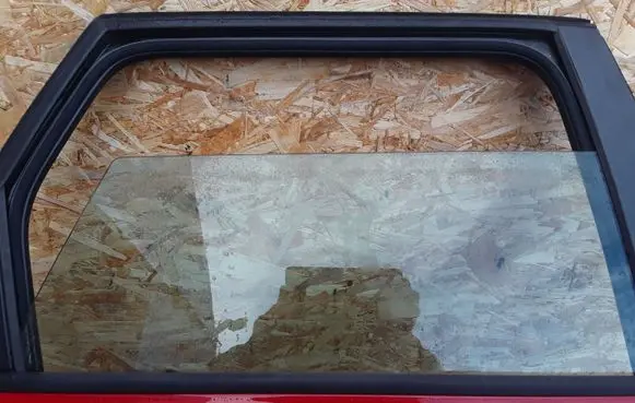 Volvo V50 Rear door window glass
