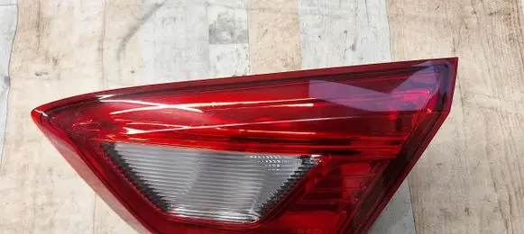 Tailgate rear/tail lights