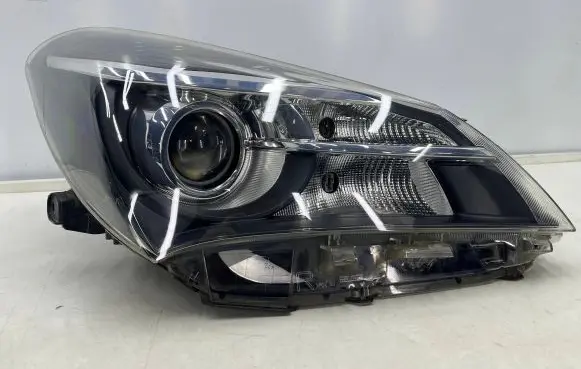 Toyota Yaris Headlight/headlamp
