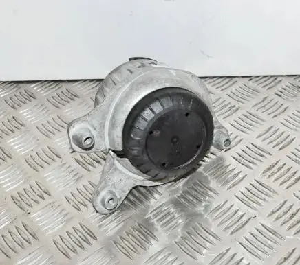 Mercedes-Benz C W205 Engine mount bracket A2052406717