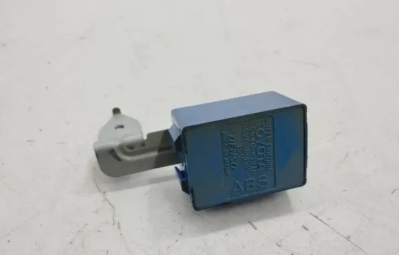 Toyota Prius (XW20) ABS relay 8594047010 0521003082