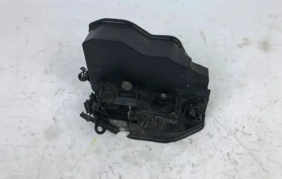 BMW X5 E70 Front door lock 7318423