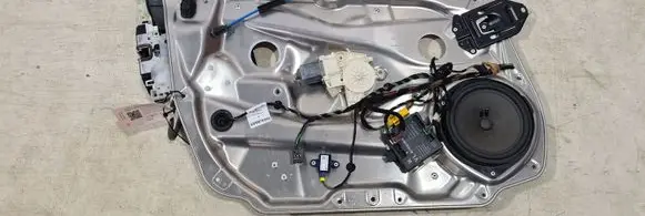 Mercedes-Benz C W204 Front door window regulator with motor A2047200179